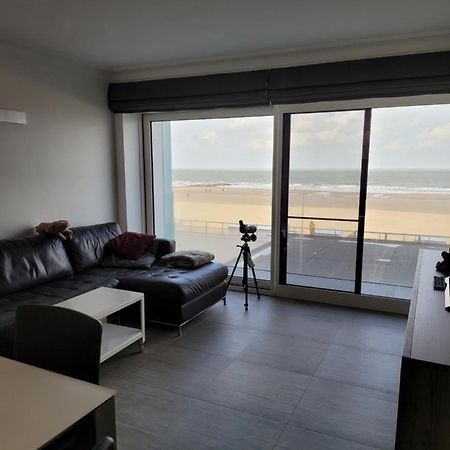 Studio 105 Op Zeedijk Met Frontaal Zeezicht 1Ste Verdiep Middelkerke Dış mekan fotoğraf